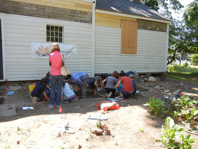 Students at the Parsons House Dig